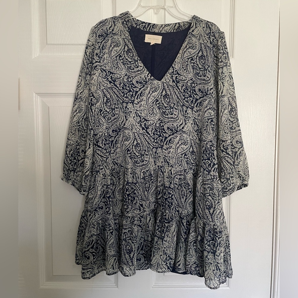 MELLODAY V-Neck Blouse Navy and White Paisley Tunic with cropped sleeves